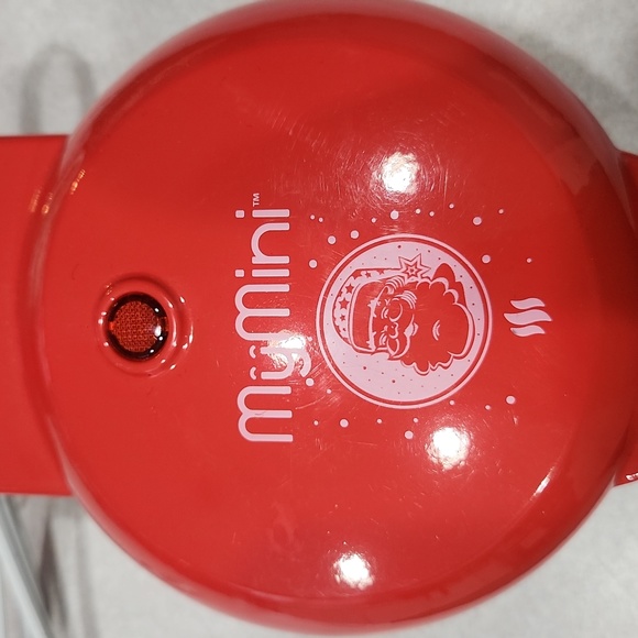 My mini Santa waffle maker. Never used - Picture 2 of 3